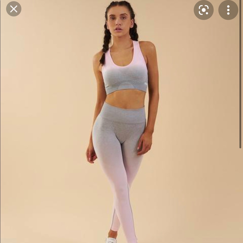 Gymshark 
Ombré Set
Sports bra and Leggings